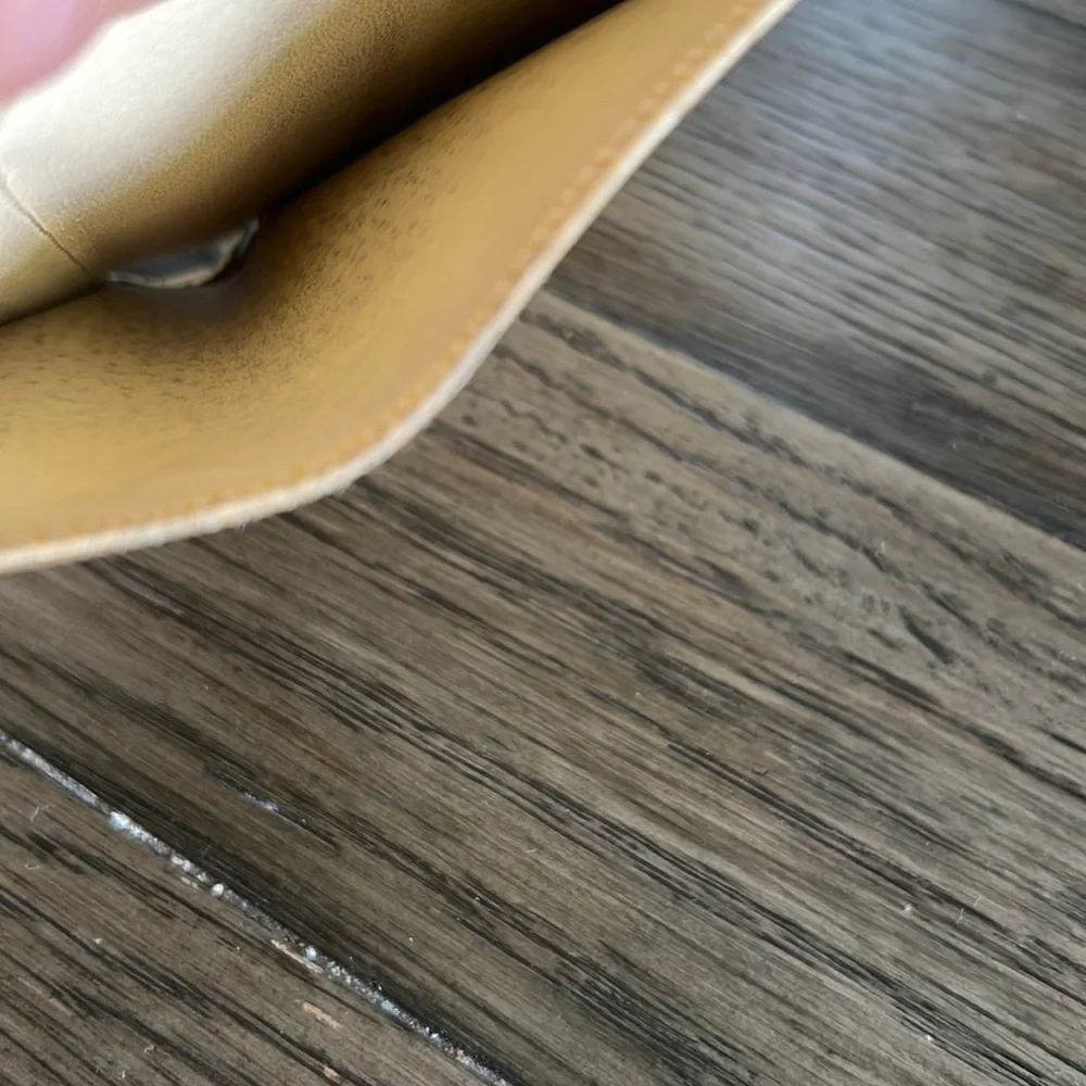 Louis Vuitton Kisslock Epi Wallet